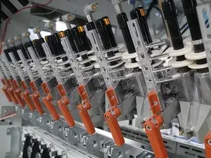 ماكينة غزل بتقنية البرم الكاذب